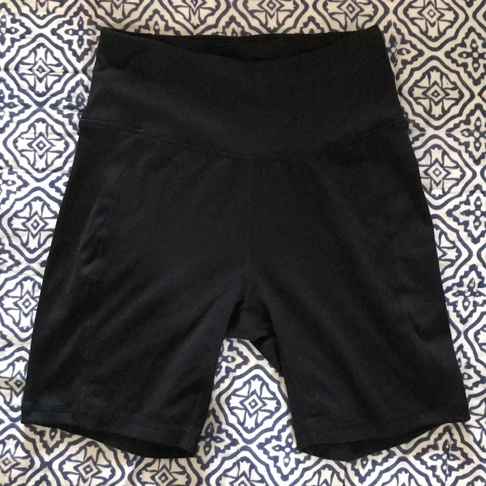 Danskin sz Small black ribbed bike cycling spin shorts